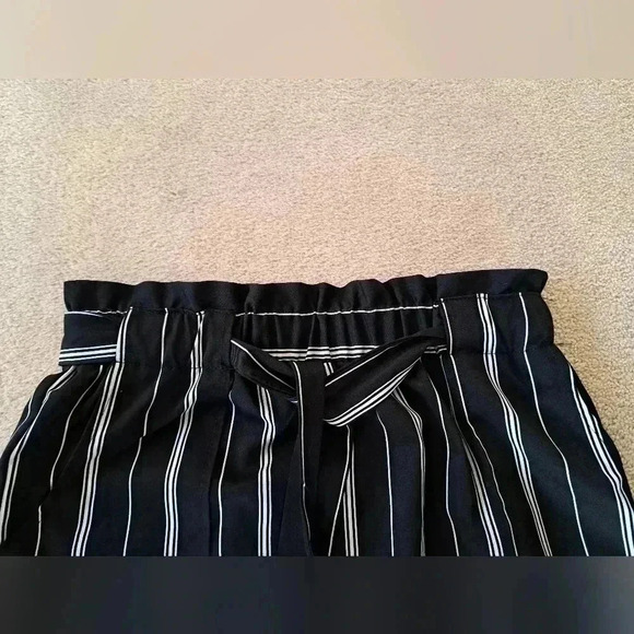 ❤️ Urban Heritage Black and White Striped Skirt - Picture 5 of 6